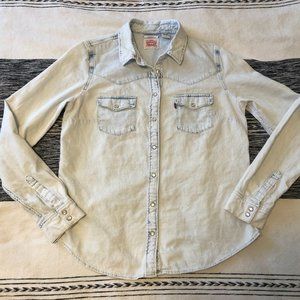 Levi's Levi Strauss classic fit pearl snap light wash cotton jean denim shirt